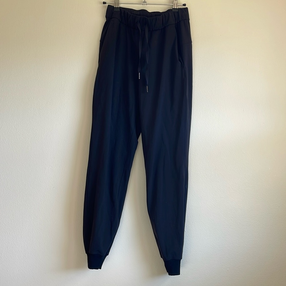Lululemon on the fly luxtreme jogger